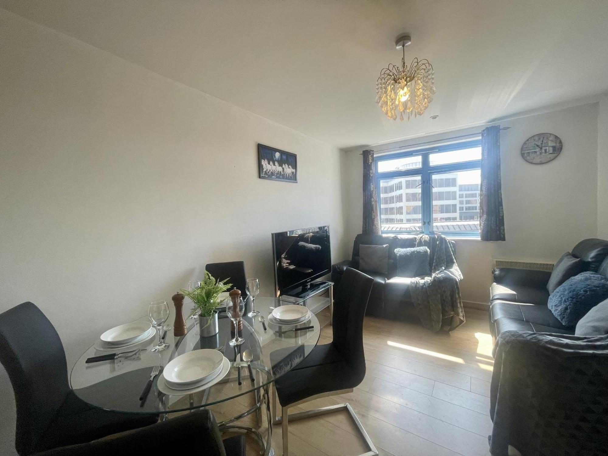 Hk Life Serviced Apartment , City Centre Swindon Luaran gambar