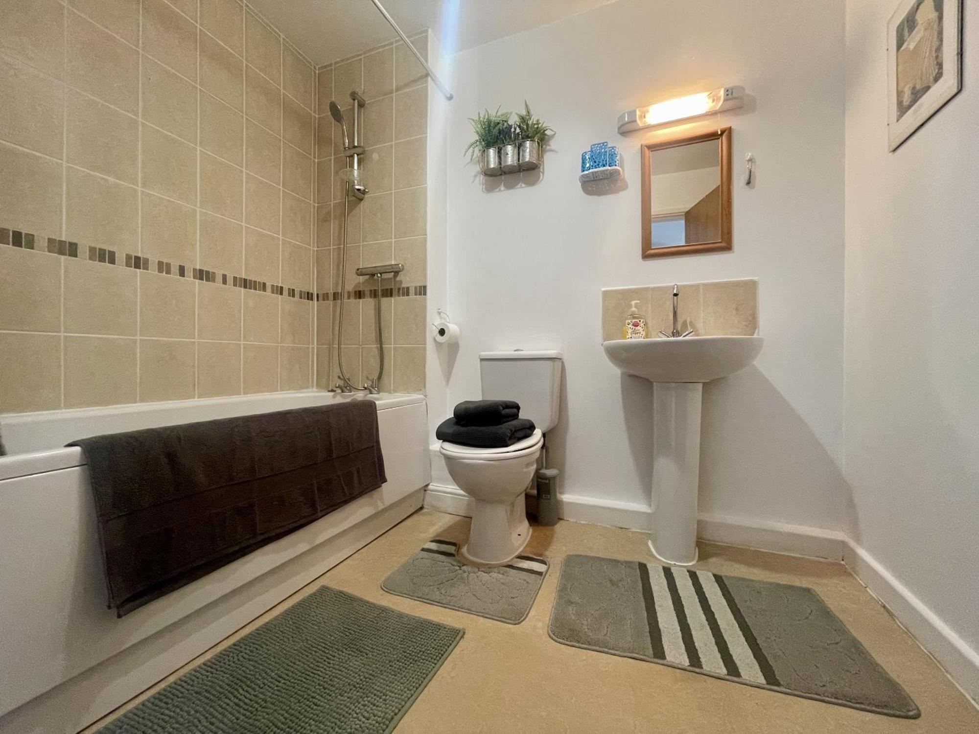 Hk Life Serviced Apartment , City Centre Swindon Luaran gambar