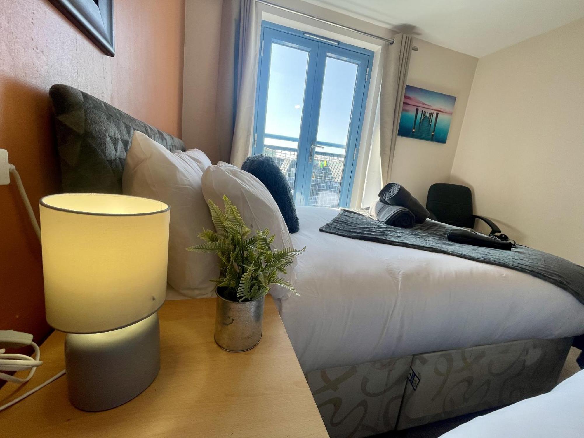 Hk Life Serviced Apartment , City Centre Swindon Luaran gambar