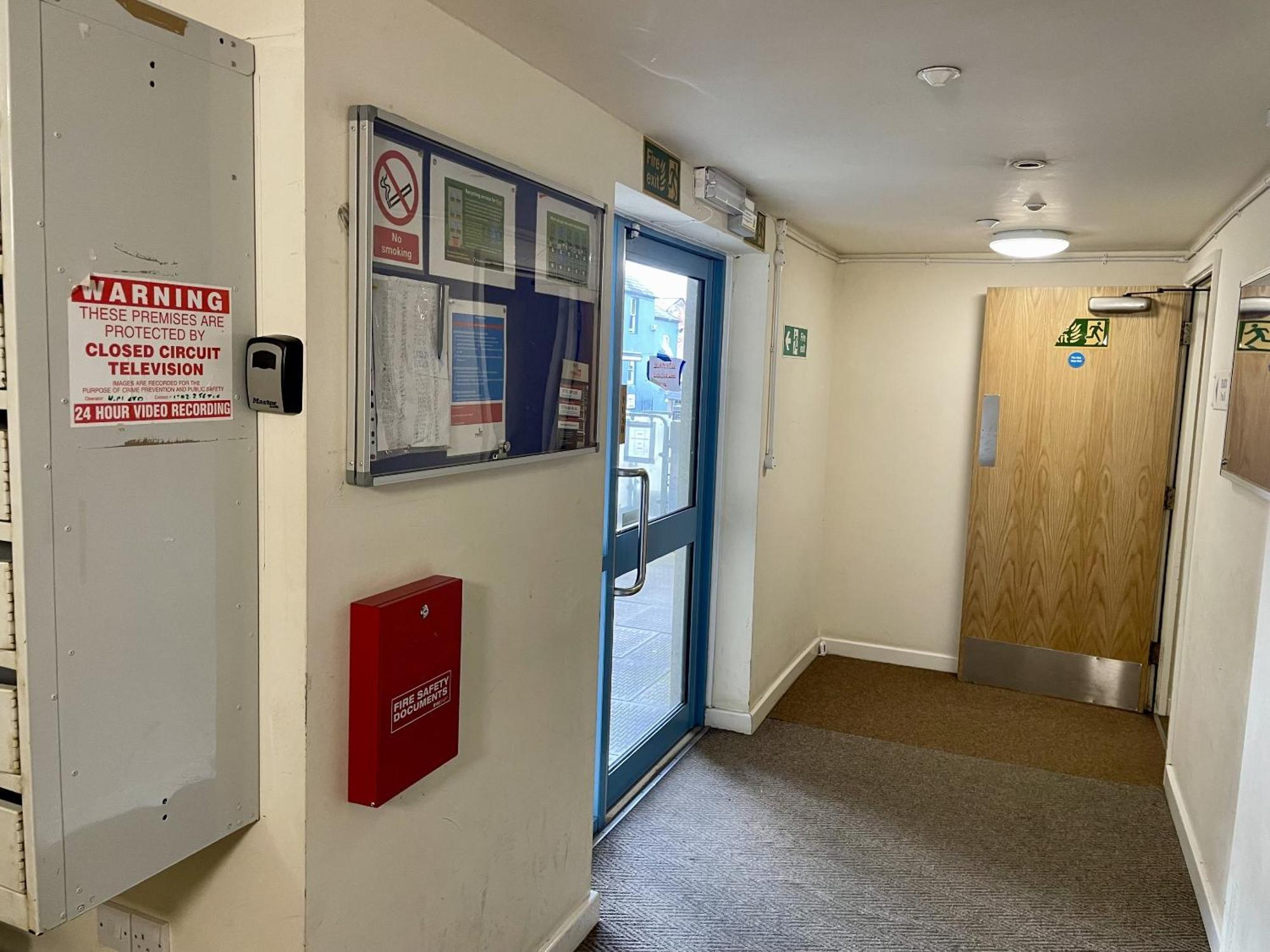 Hk Life Serviced Apartment , City Centre Swindon Luaran gambar