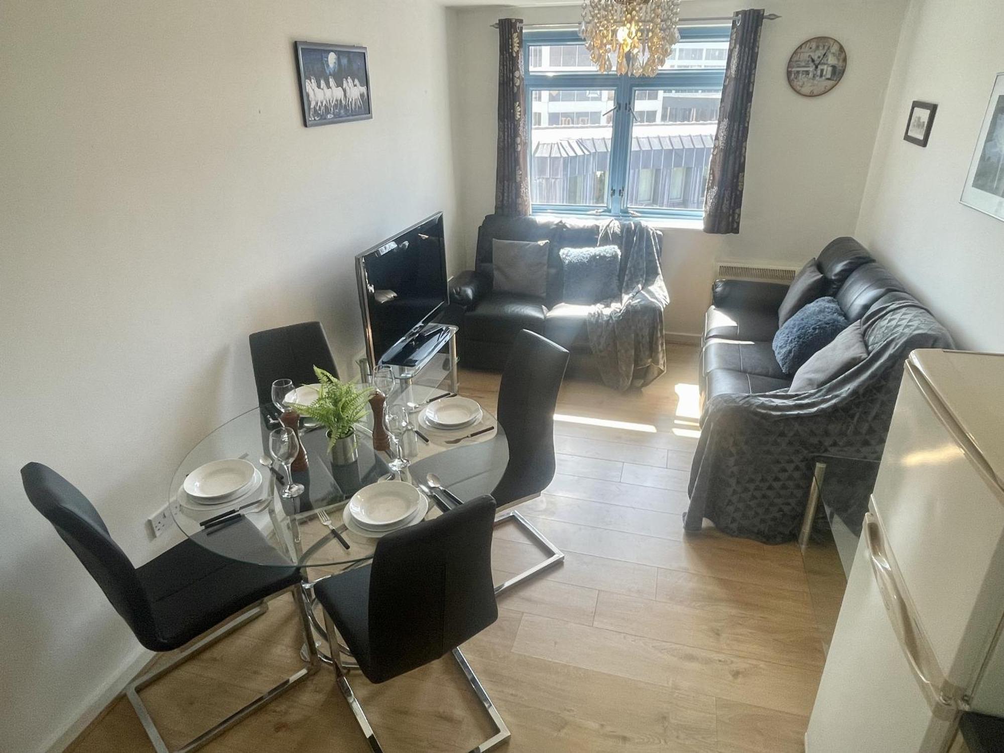 Hk Life Serviced Apartment , City Centre Swindon Luaran gambar