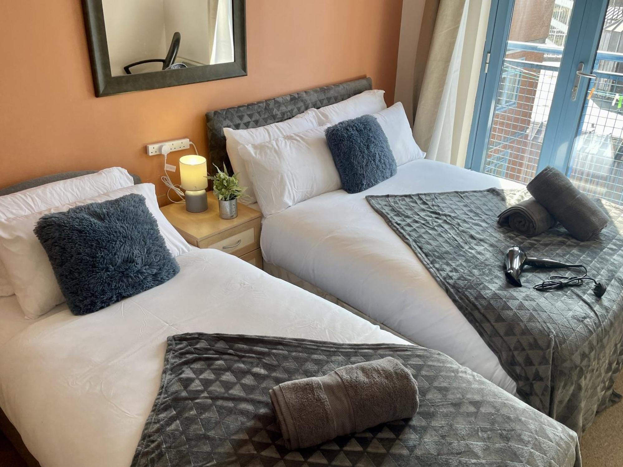 Hk Life Serviced Apartment , City Centre Swindon Luaran gambar