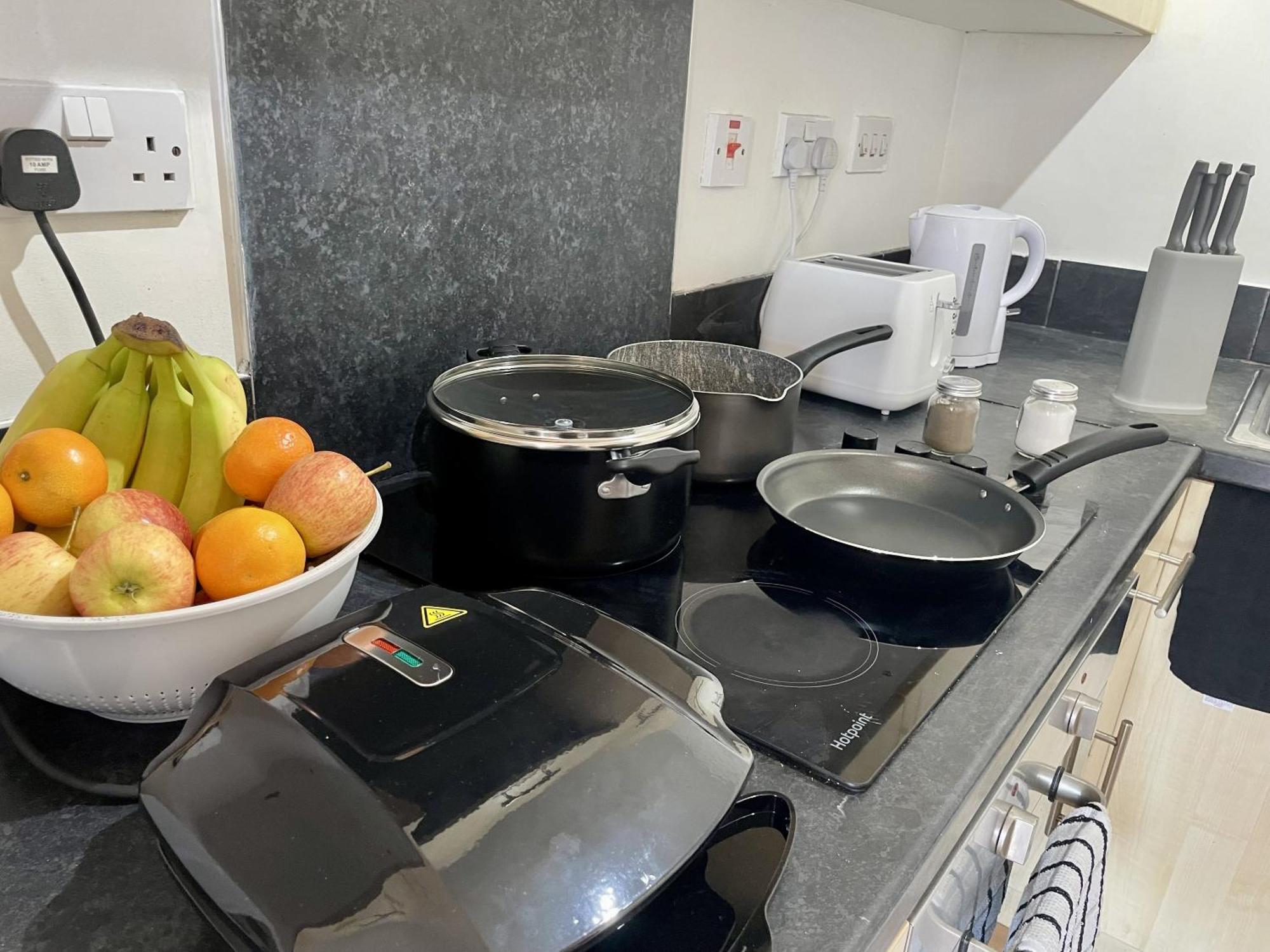 Hk Life Serviced Apartment , City Centre Swindon Luaran gambar