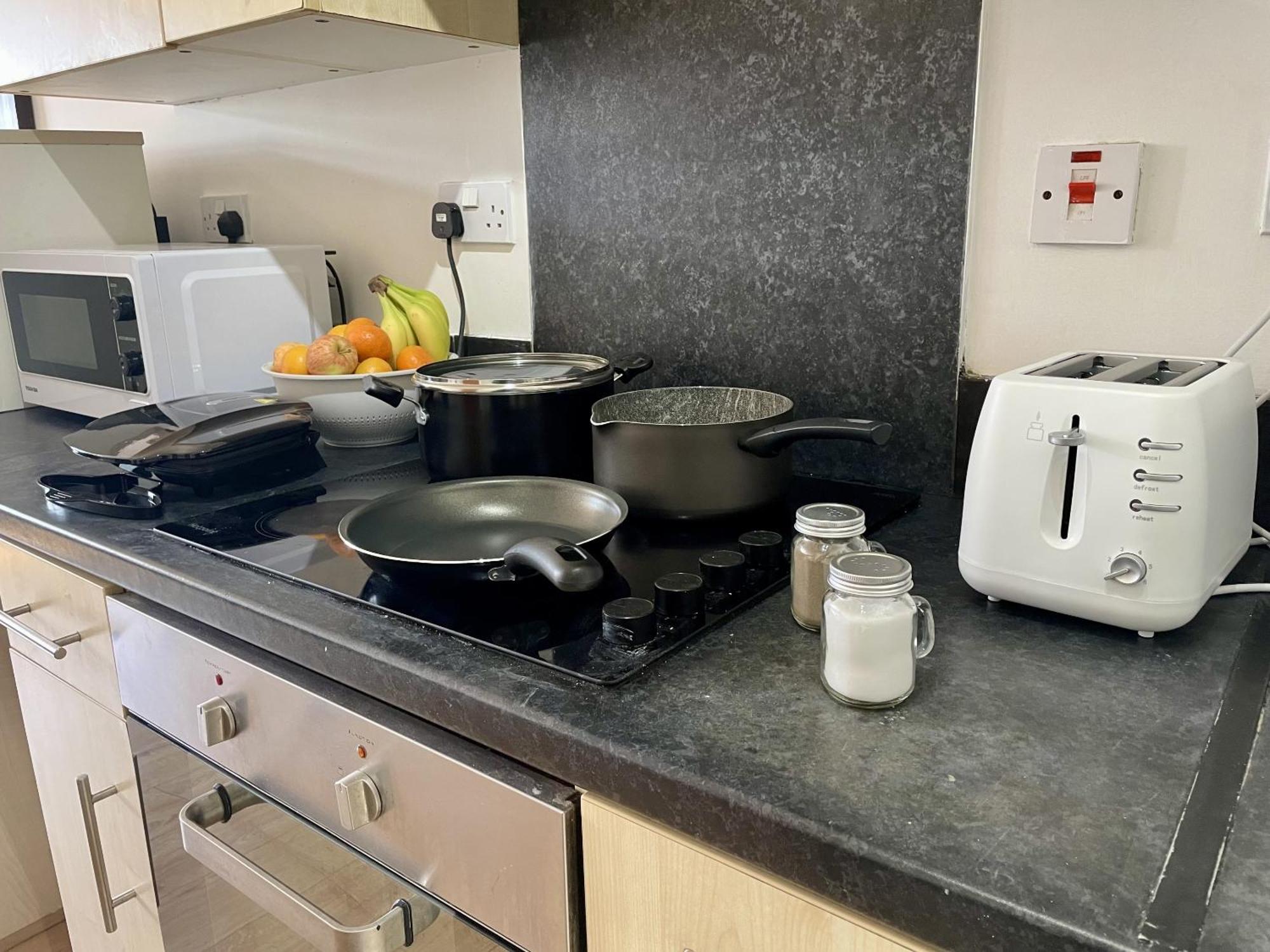 Hk Life Serviced Apartment , City Centre Swindon Luaran gambar
