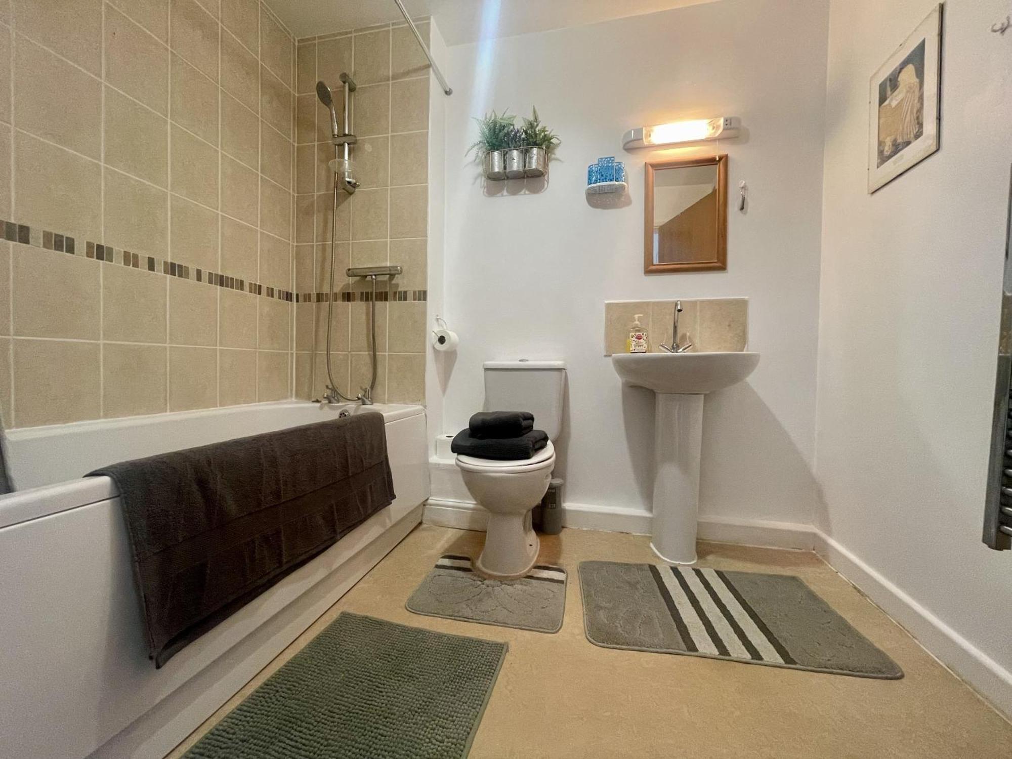 Hk Life Serviced Apartment , City Centre Swindon Luaran gambar