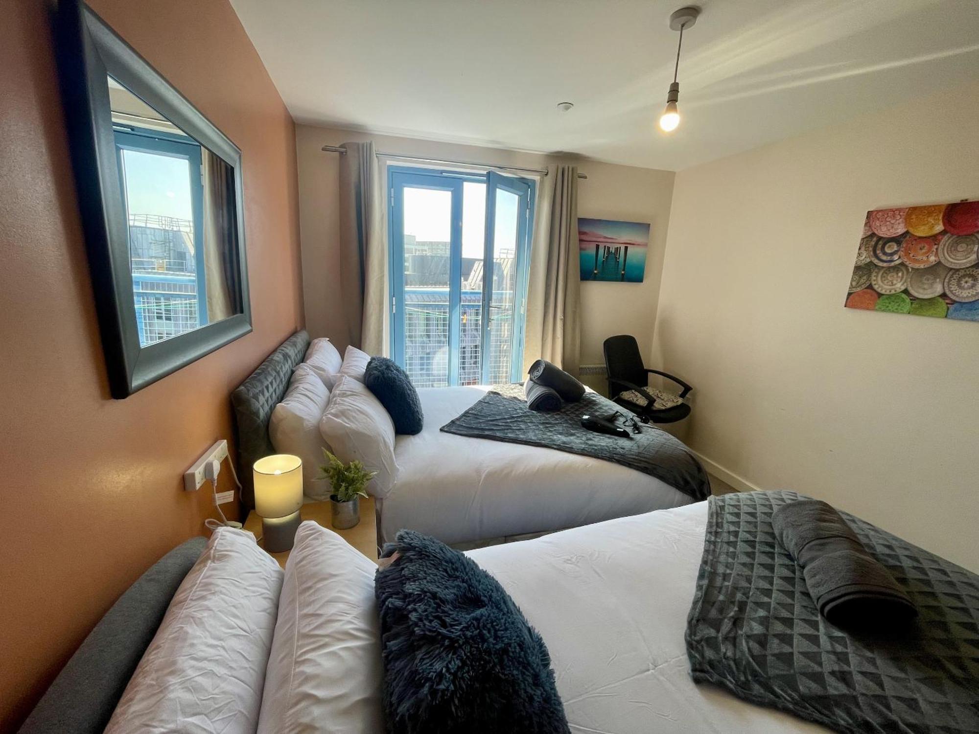 Hk Life Serviced Apartment , City Centre Swindon Luaran gambar