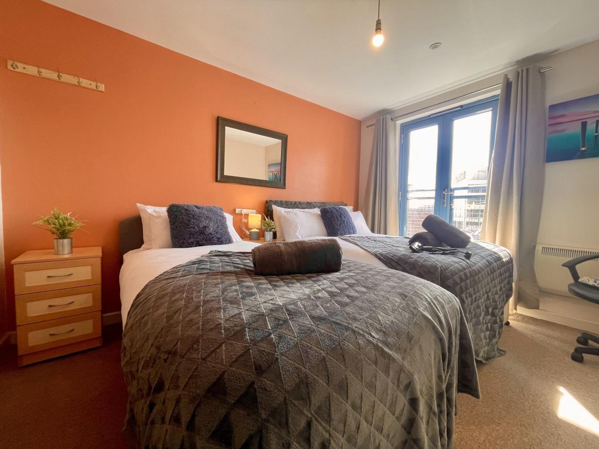 Hk Life Serviced Apartment , City Centre Swindon Luaran gambar